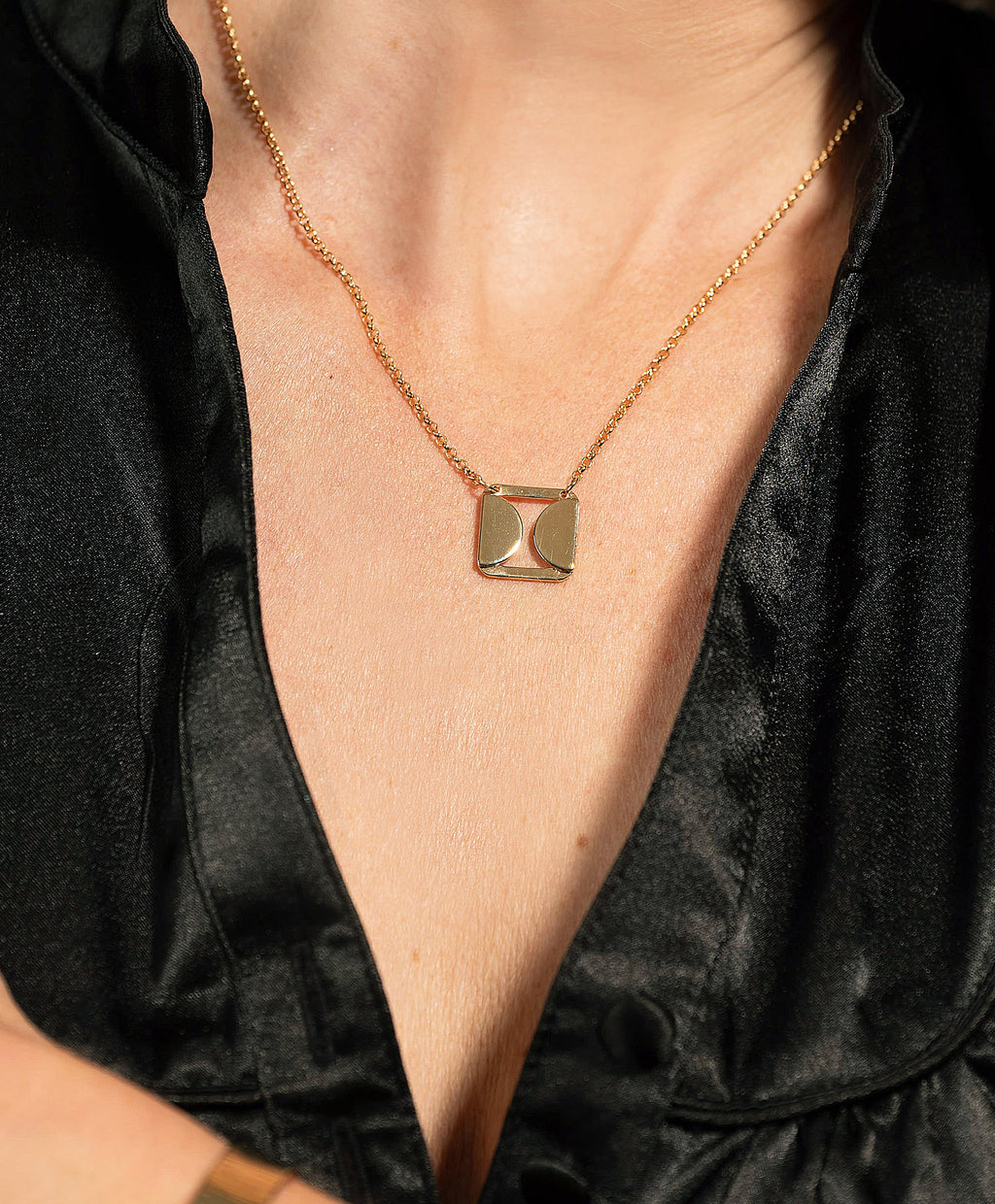 COLLIER LEONIS