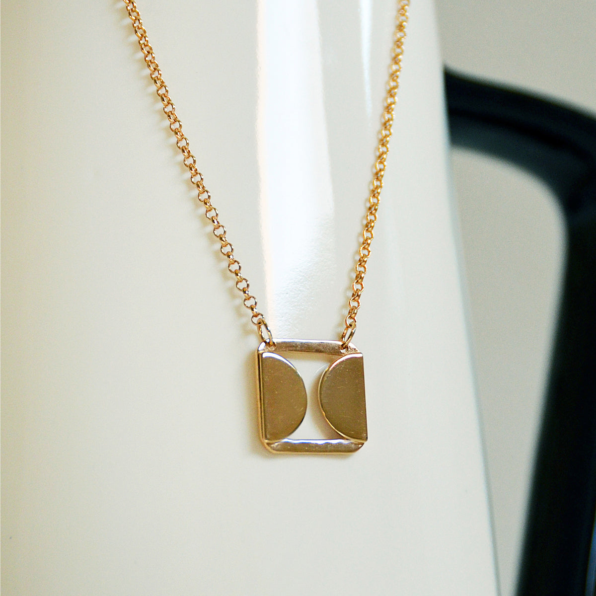 COLLIER LEONIS