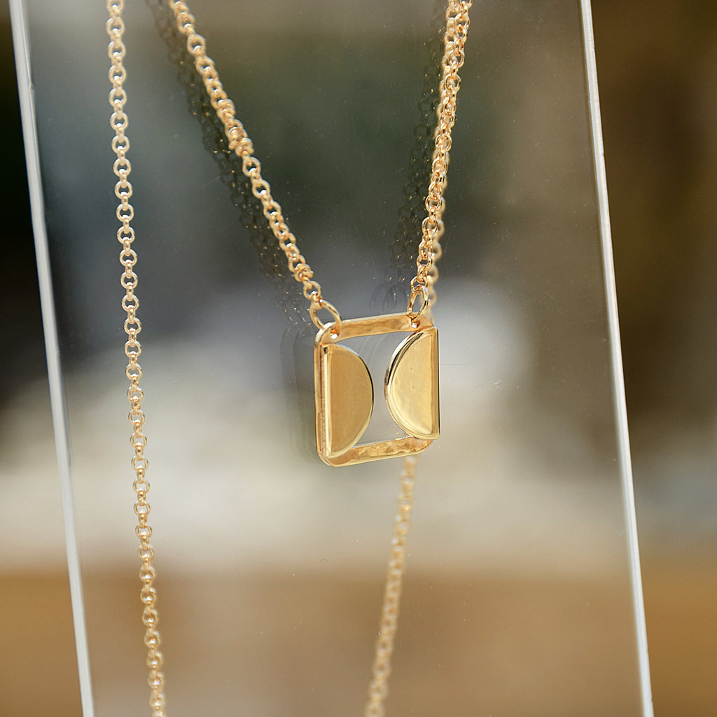 COLLIER LEONIS