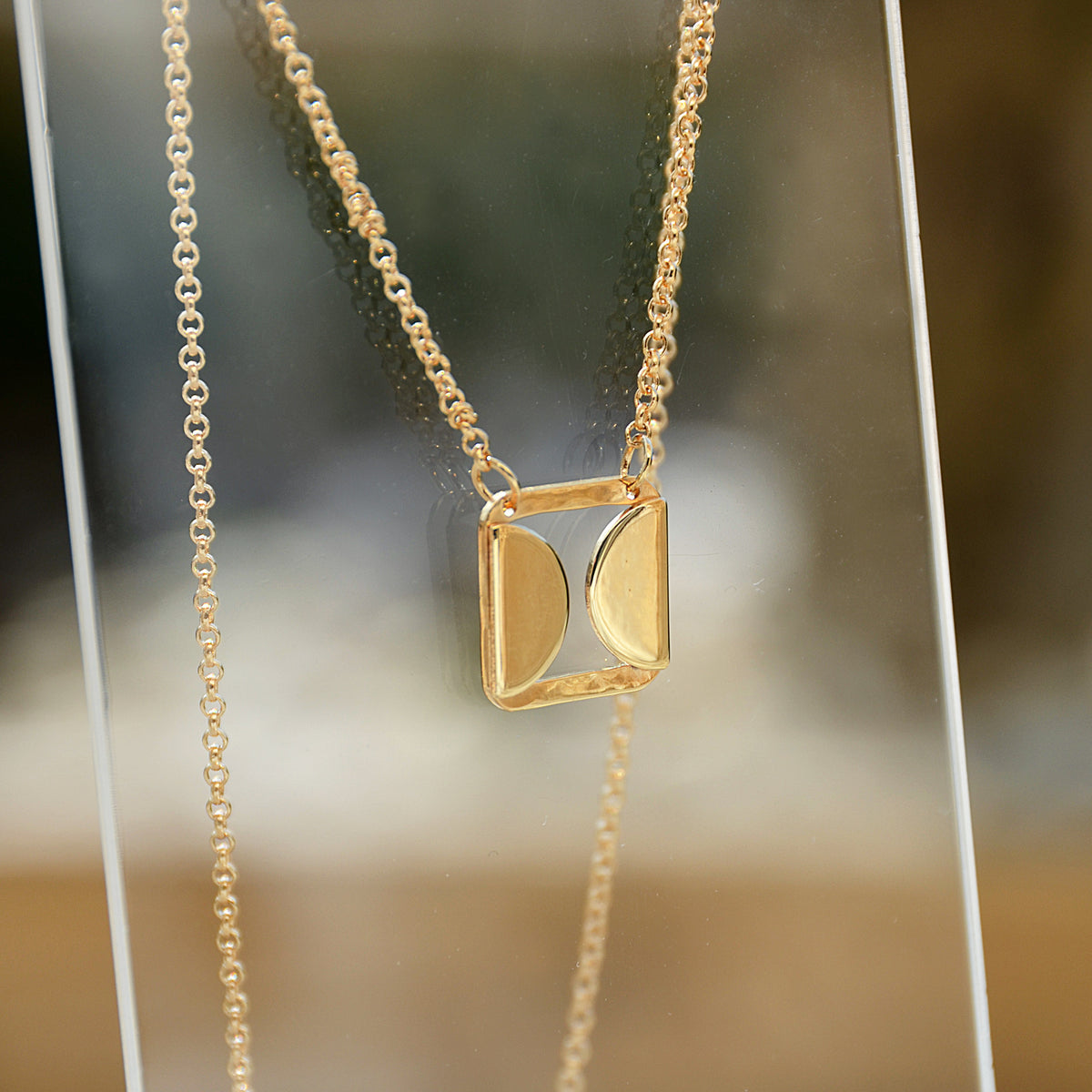 COLLIER LEONIS