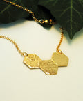 COLLIER HEZE