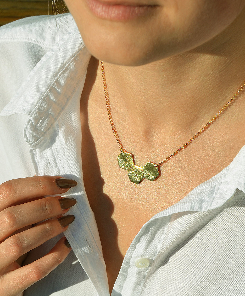 COLLIER HEZE